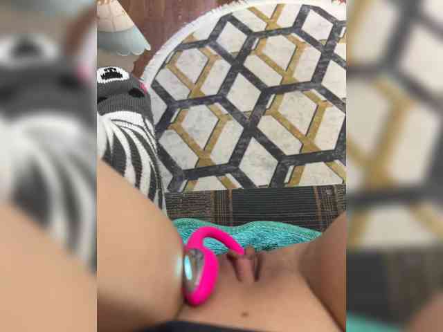 Milkkksheik-981 webcam