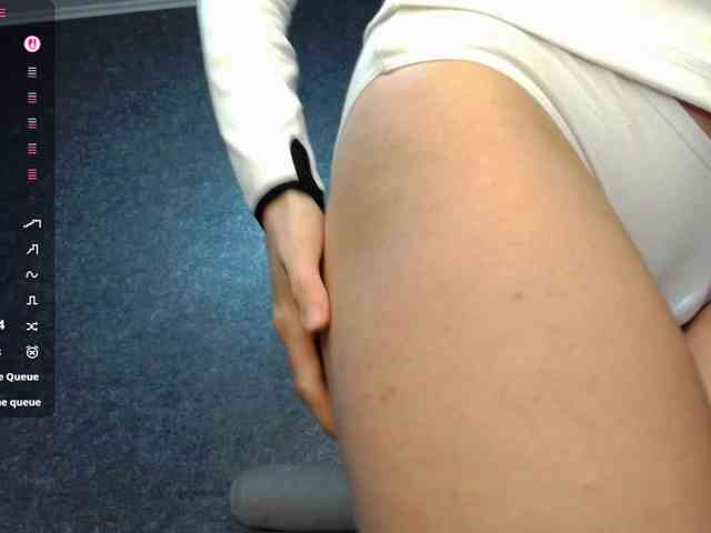 Milkkksheik-981 webcam