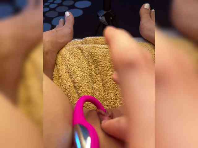 Milkkksheik-981 webcam