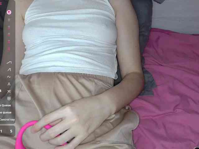 Milkkksheik-981 webcam