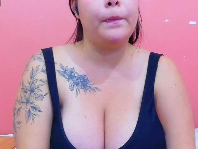 playfulcurvy's BongaCams show and profile