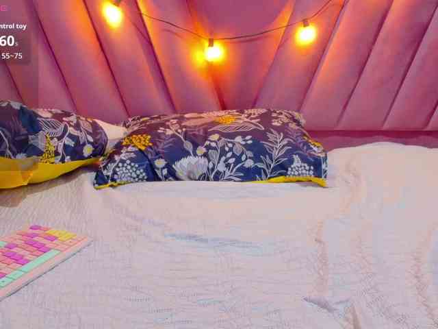 playfulcurvy Live Webcam on BongaCams