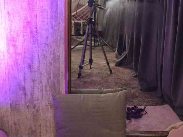 NoraCarter webcam