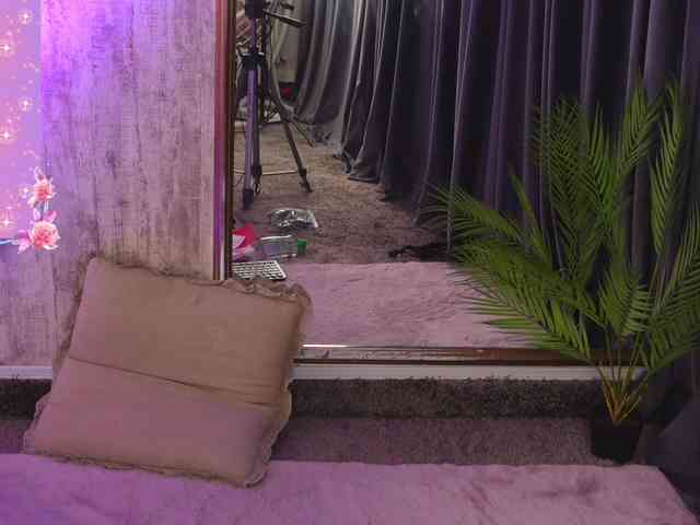 NoraCarter webcam