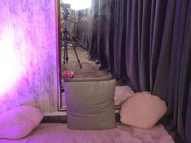 NoraCarter webcam