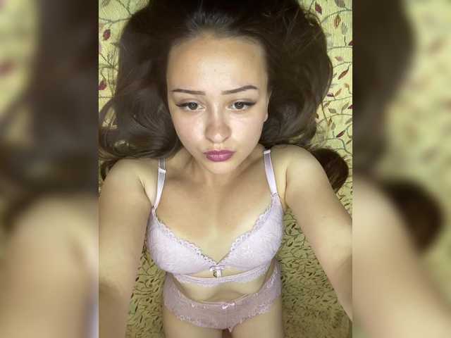Watch HotLilii Streaming Live