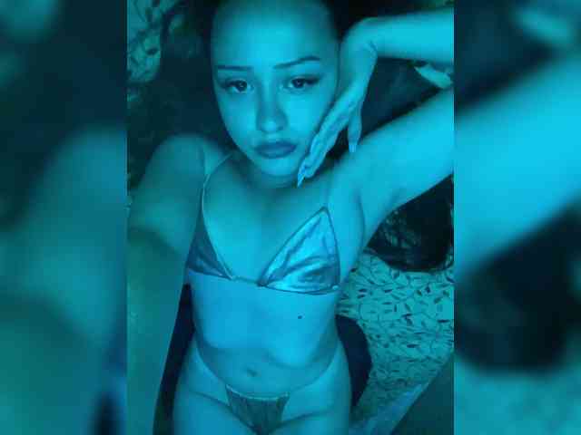 HotLilii webcam