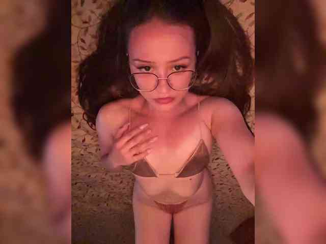 HotLilii webcam