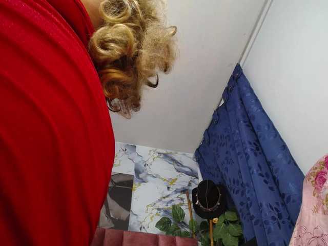 Kazsandra's BongaCams show and profile