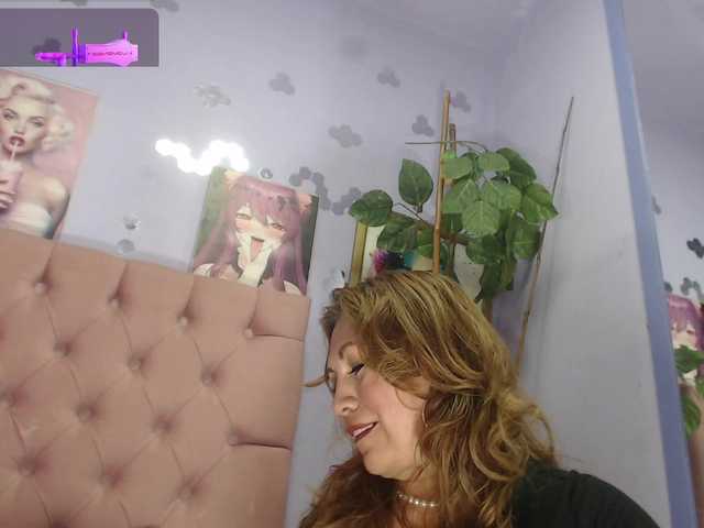 Kazsandra live cam profile