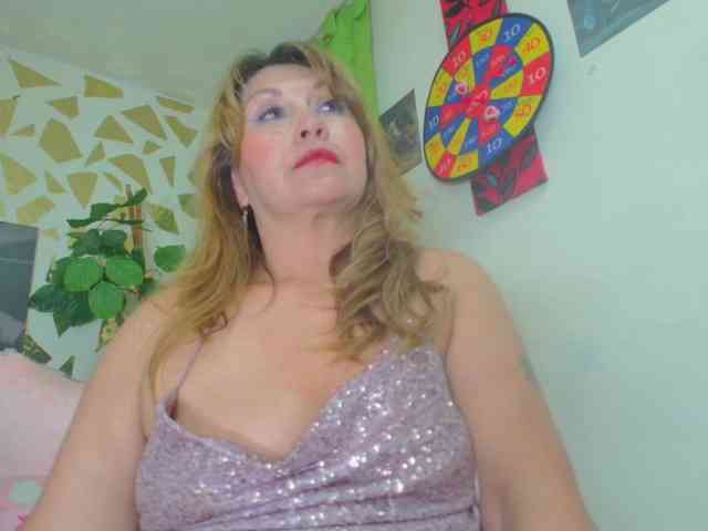 Kazsandra Live Webcam on BongaCams