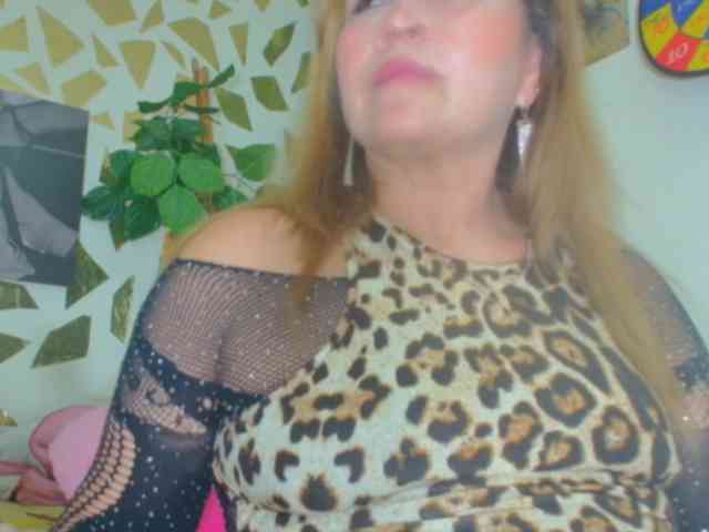 Kazsandra Live Webcam on BongaCams