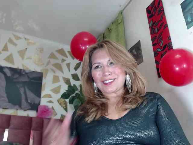 live strip chat Kazsandra