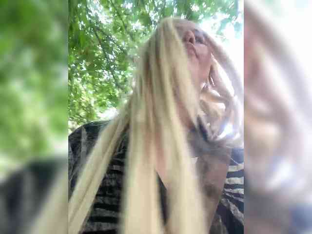 HelgaBillions webcam