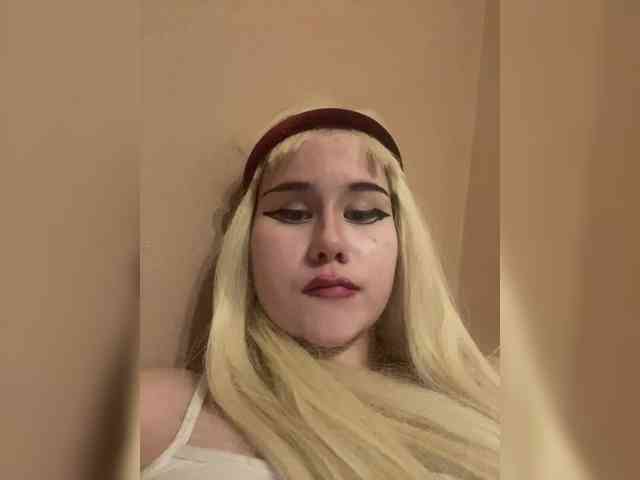 LeonaLutty webcam