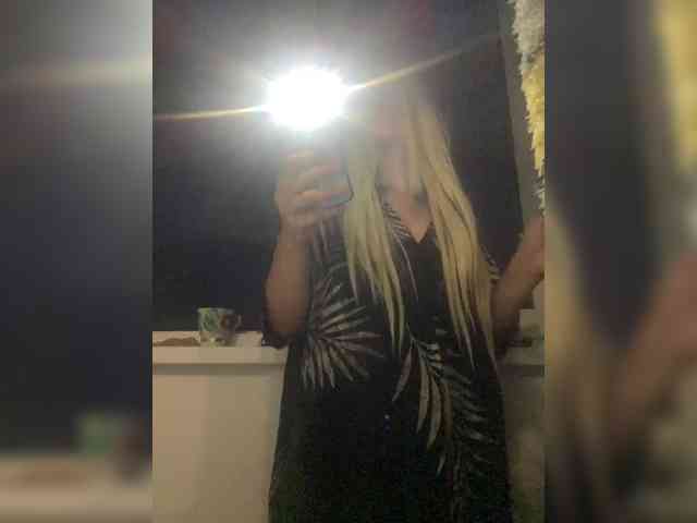 HelgaBillions webcam