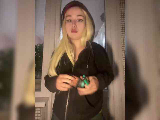 LeonaLutty webcam
