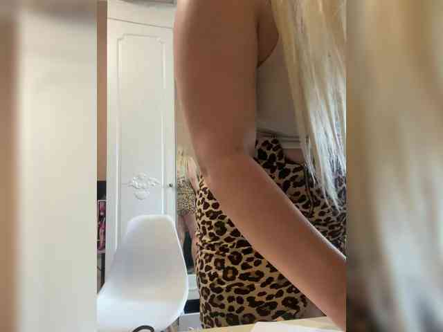 HelgaBillions webcam