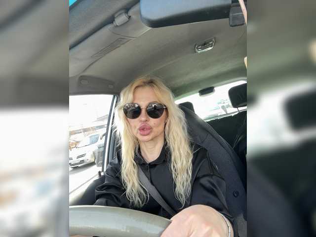 Margo77-1's BongaCams show and profile