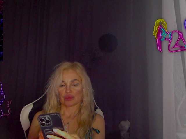Margo77-1's BongaCams show and profile