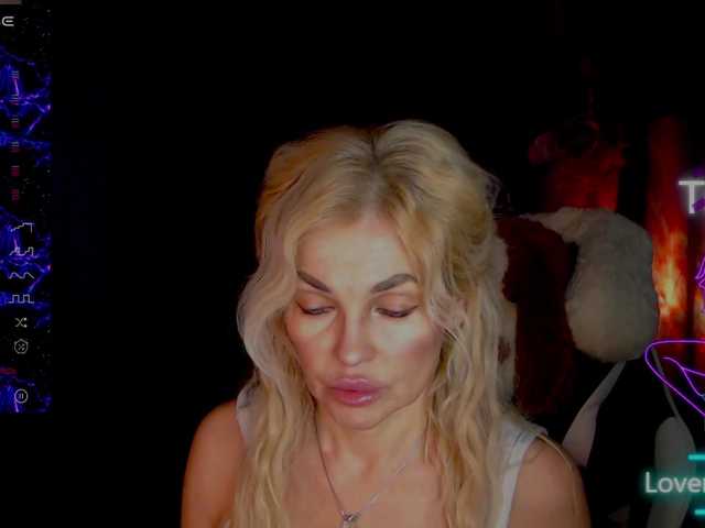 Margo77-1's BongaCams show and profile