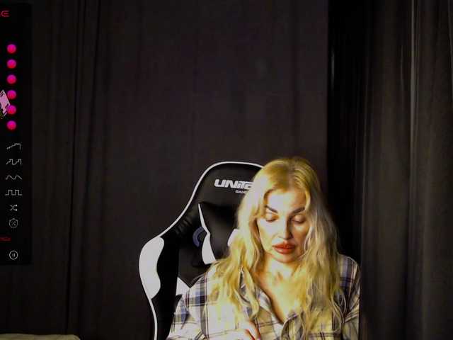 Margo77-1's BongaCams show and profile