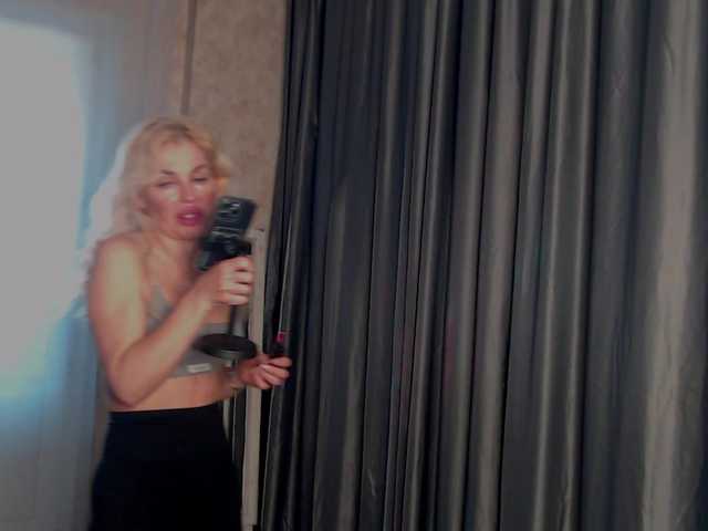 Margo77-1's BongaCams show and profile