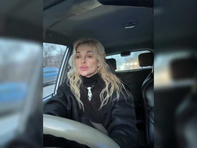 Margo77-1's BongaCams show and profile