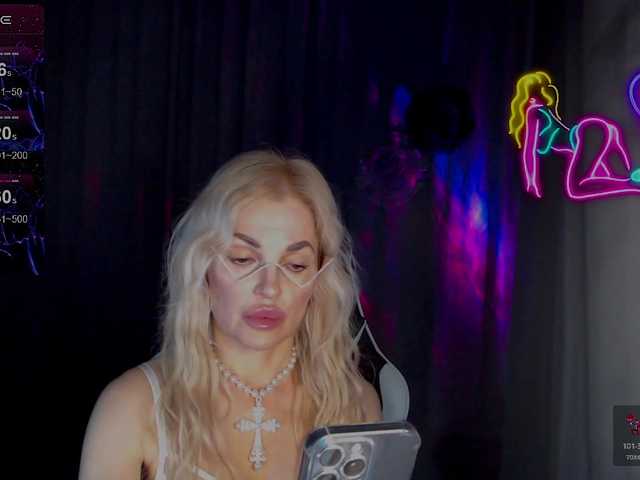 Margo77-1's BongaCams show and profile