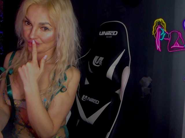 Margo77-1's BongaCams show and profile