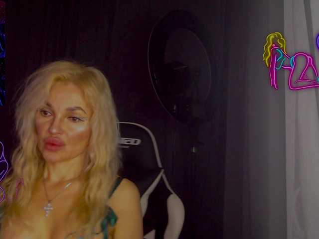 Margo77-1's BongaCams show and profile