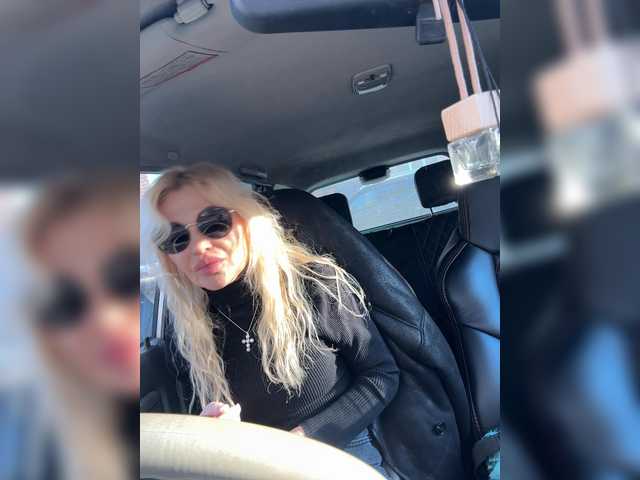 Margo77-1's BongaCams show and profile