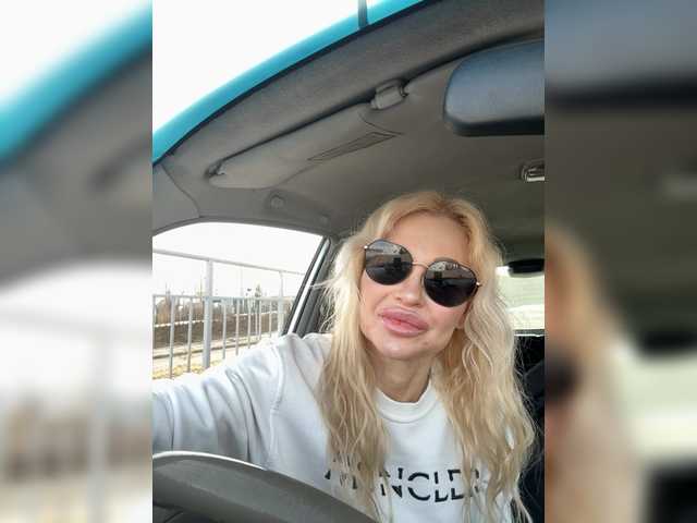 Margo77-1's BongaCams show and profile