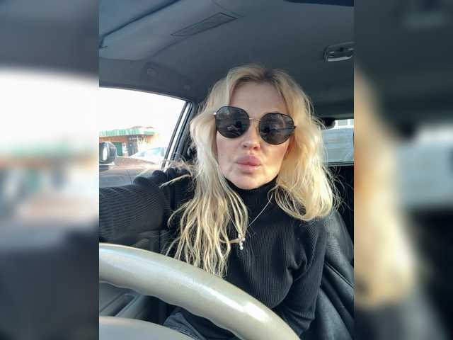 Margo77-1's BongaCams show and profile