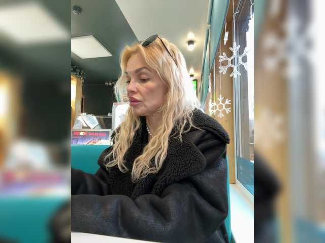 Margo77-1's BongaCams show and profile