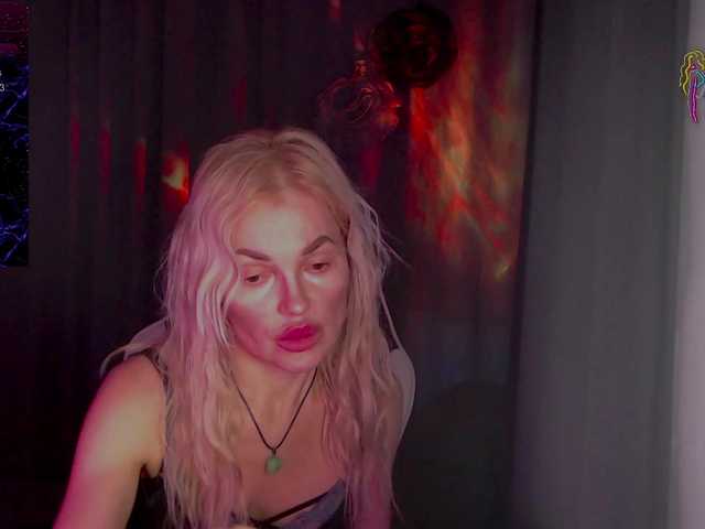 Margo77-1's BongaCams show and profile