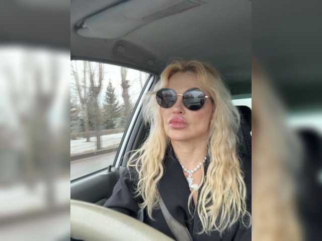 Margo77-1's BongaCams show and profile