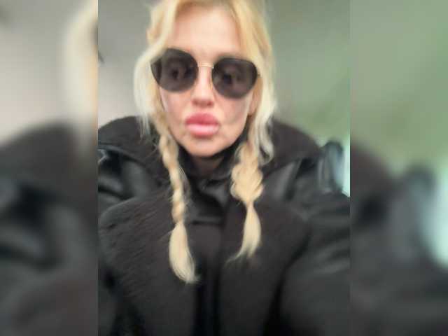 Margo77-1's BongaCams show and profile