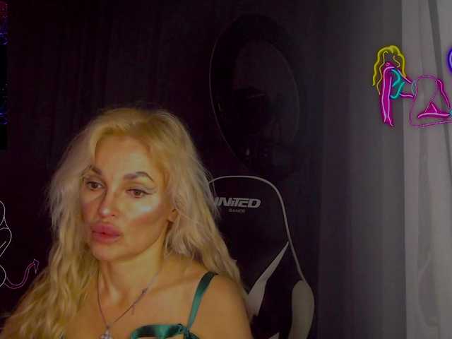 Margo77-1's BongaCams show and profile