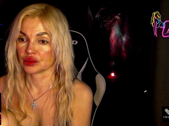 Margo77-1's BongaCams show and profile