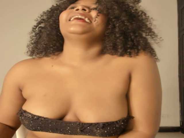 CarolinnaGomez's BongaCams show and profile