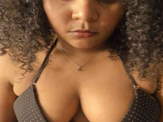 CarolinnaGomez webcam