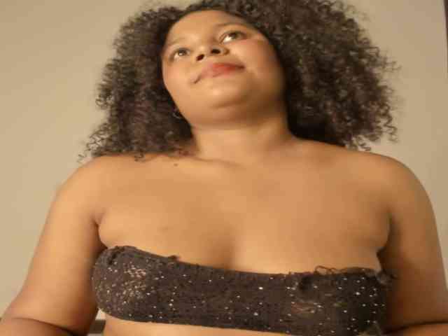 CarolinnaGomez webcam