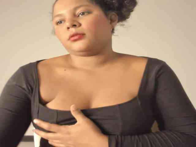 CarolinnaGomez webcam