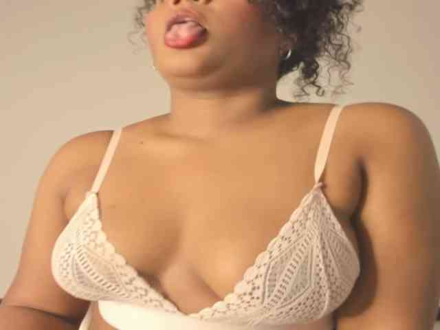 CarolinnaGomez webcam