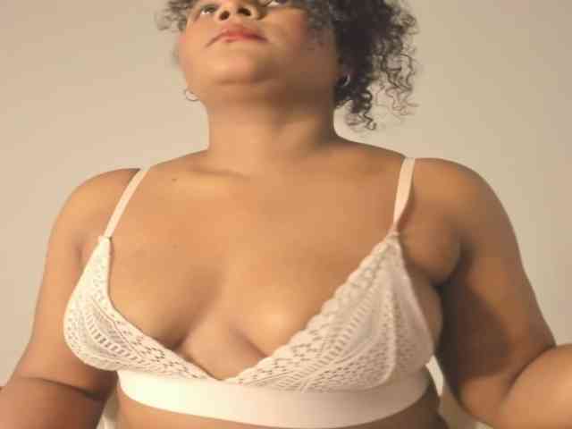 CarolinnaGomez webcam