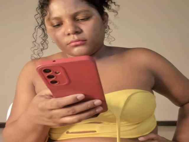 CarolinnaGomez webcam