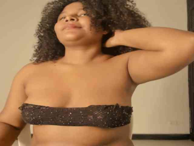 CarolinnaGomez webcam