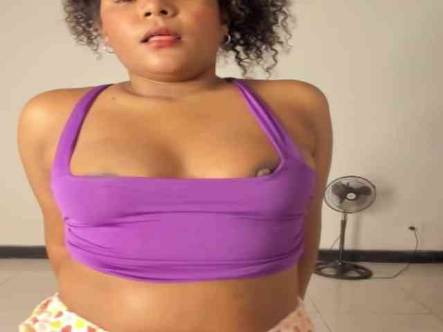 CarolinnaGomez webcam