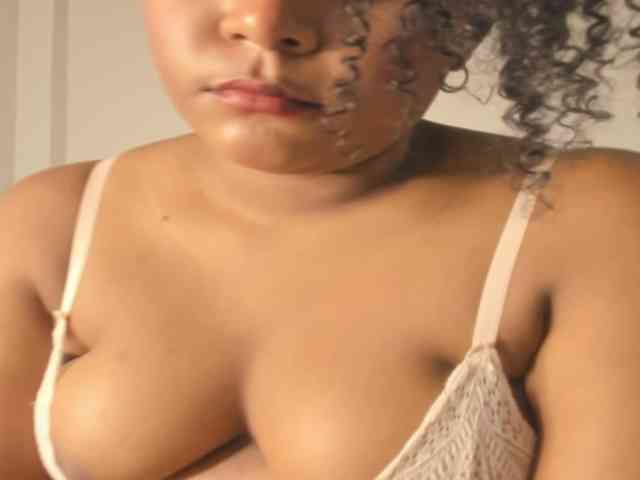 CarolinnaGomez webcam